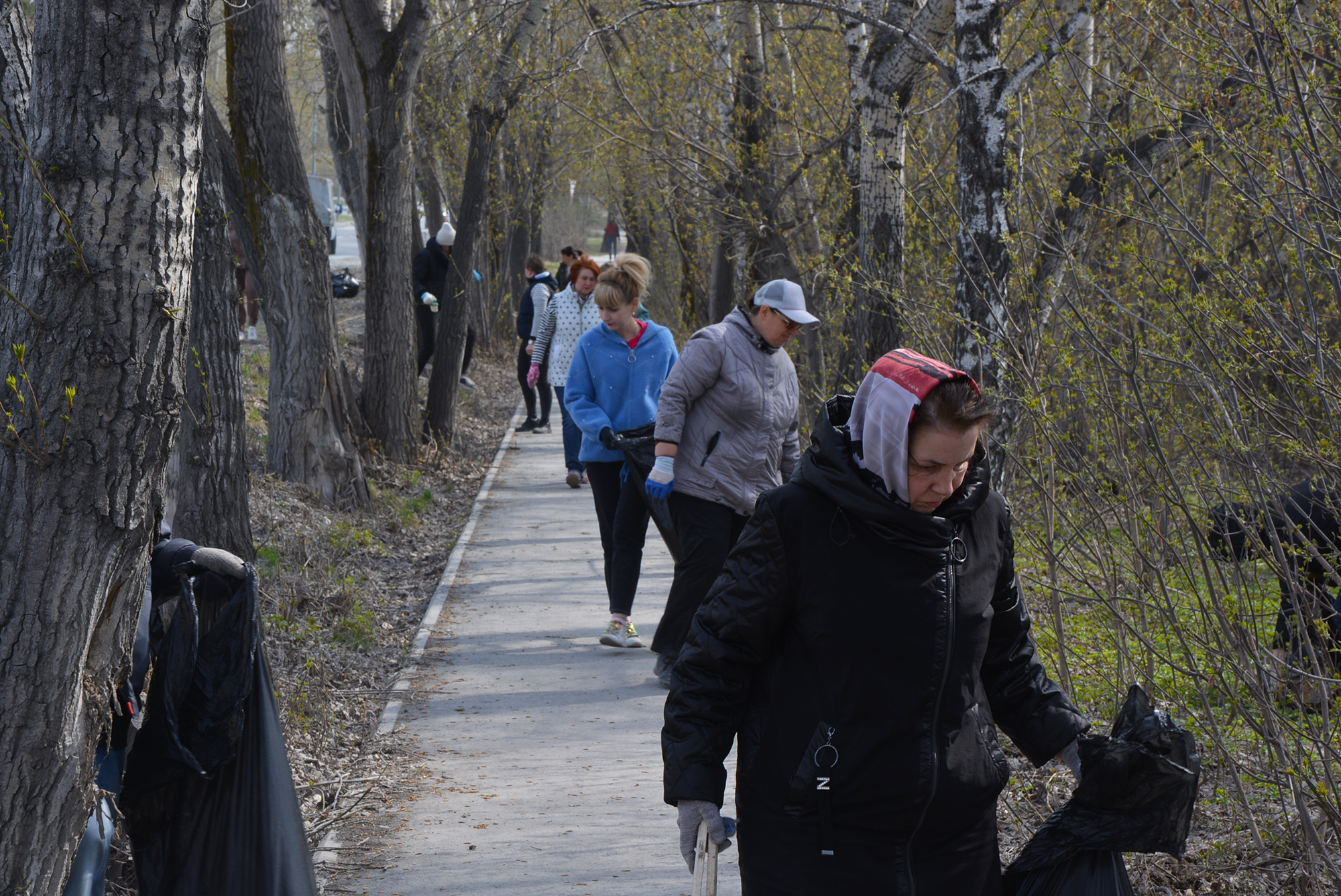 В Ачинске прошла уборка в рамках санитарной пятницы.