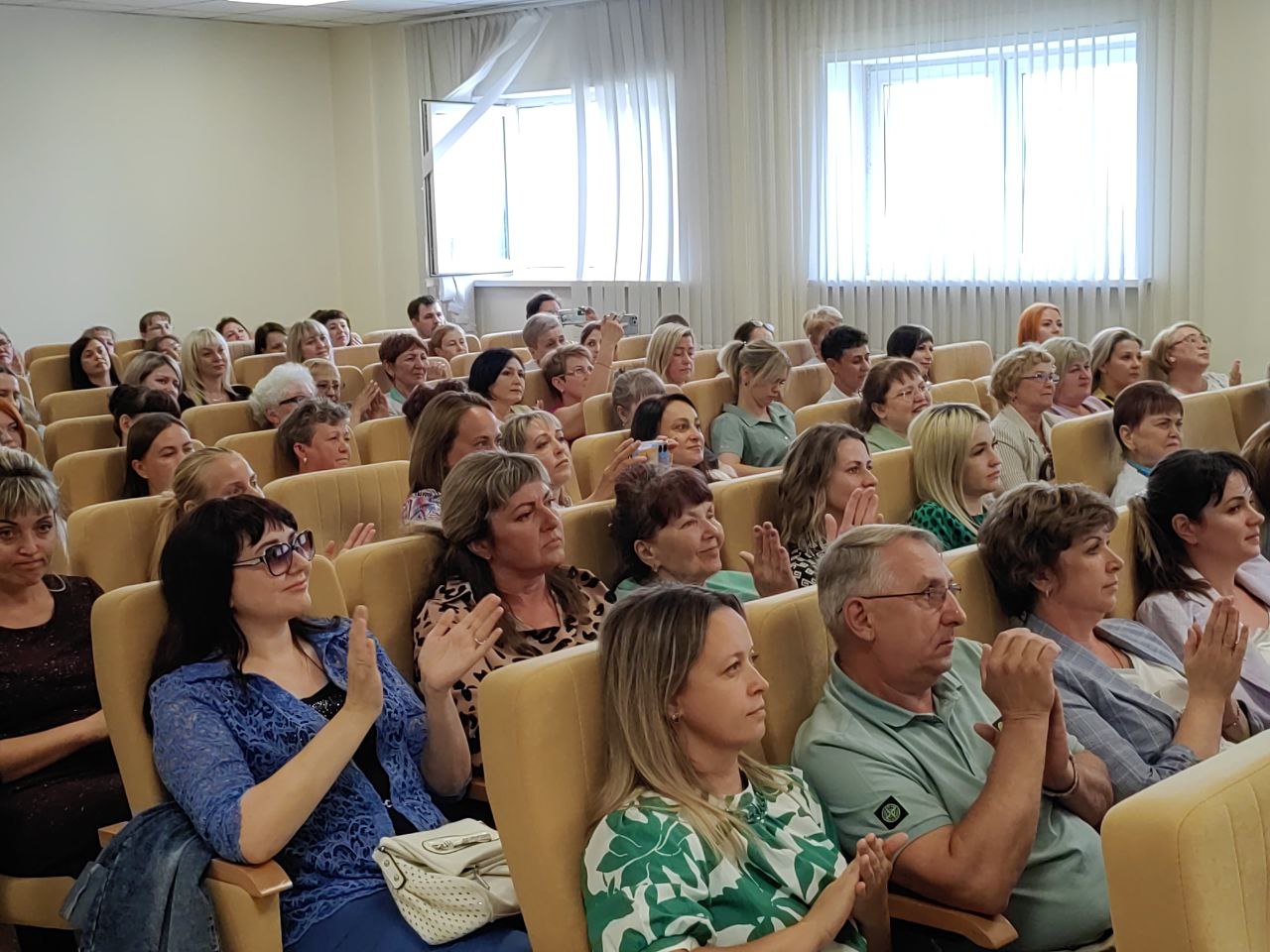 В Ачинском Перинатальном центре чествовали сотрудников отрасли здравоохранения.