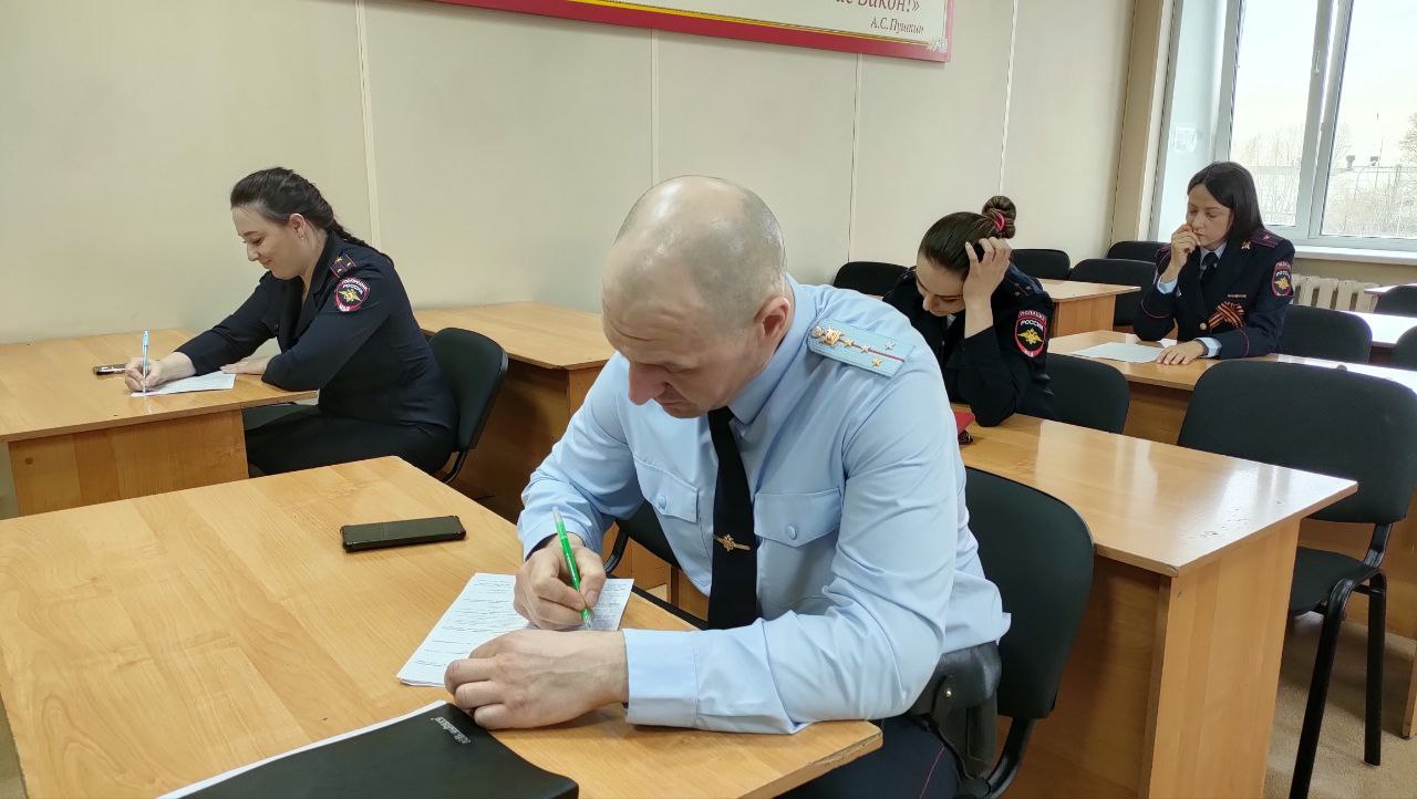 В Ачинске определили лучшего инспектора ПДН.