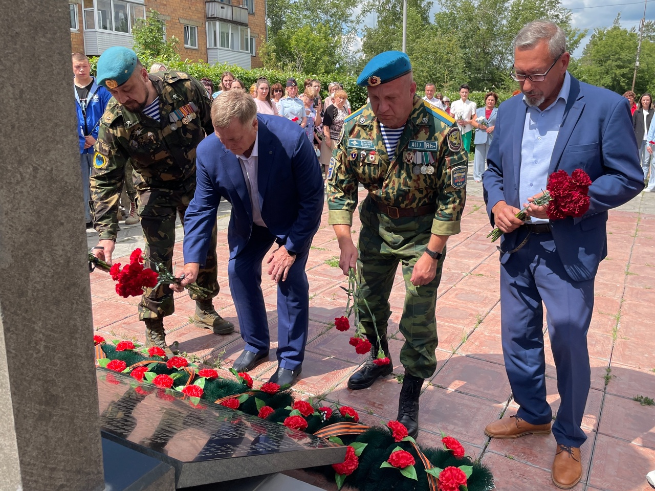 Ачинцы возложили цветы в День ветеранов боевых действий.