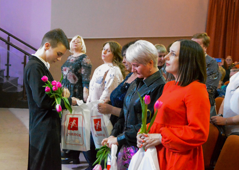 Женщин Ачинска торжественно поздравили с Международным женским днём. Женщин Ачинска торжественно поздравили с Международным женским днём.