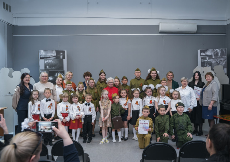 В Ачинском краеведческом музее имени Д.С. Каргаполова прошёл конкурс исторической песни «Нет в России семьи такой, где не памятен свой герой...» в преддверии праздника Великой Победы. В Ачинском краеведческом музее имени Д.С. Каргаполова прошёл конкурс исторической песни «Нет в России семьи такой, где не памятен свой герой...» в преддверии праздника Великой Победы.
