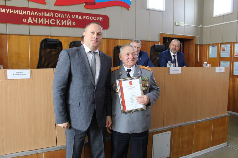 Глава Ачинска принял участие в торжественных мероприятиях, посвященных Дню полиции. Глава Ачинска принял участие в торжественных мероприятиях, посвященных Дню полиции.
