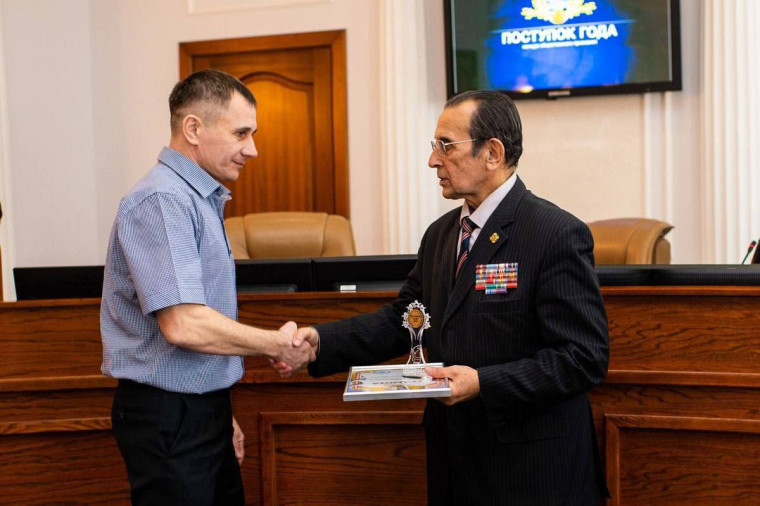 Ачинец, спасший тонущего ребенка, стал победителем регионального конкурса «Поступок года». Ачинец, спасший тонущего ребенка, стал победителем регионального конкурса «Поступок года».