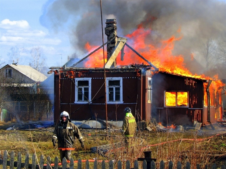 ПАМЯТКА ДЛЯ РОДИТЕЛЕЙ ПО ПРАВИЛАМ ПОЖАРНОЙ БЕЗОПАСНОСТИ.. ПАМЯТКА ДЛЯ РОДИТЕЛЕЙ ПО ПРАВИЛАМ ПОЖАРНОЙ БЕЗОПАСНОСТИ..