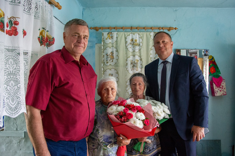 В Ачинске стало на одного долгожителя больше. В Ачинске стало на одного долгожителя больше.